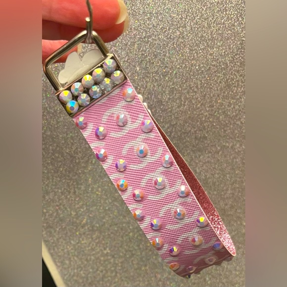 Handmade Minnie Mouse Bedazzled Key Fob - Picture 5 of 5